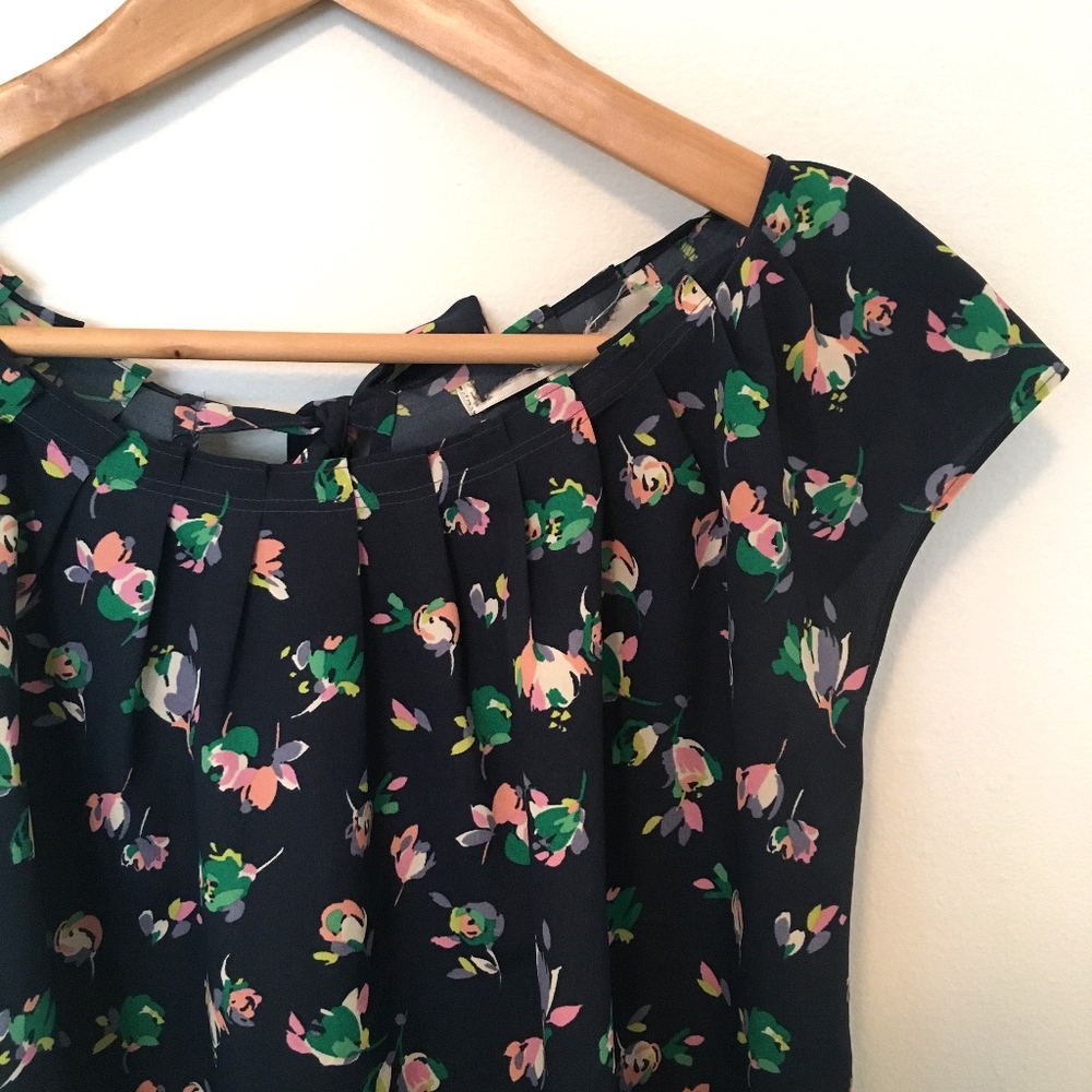 Floral Blouse with Unique Pleated Neckline XS